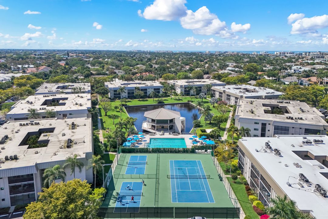 788 Park Shore Dr #E20, Naples, FL 34103