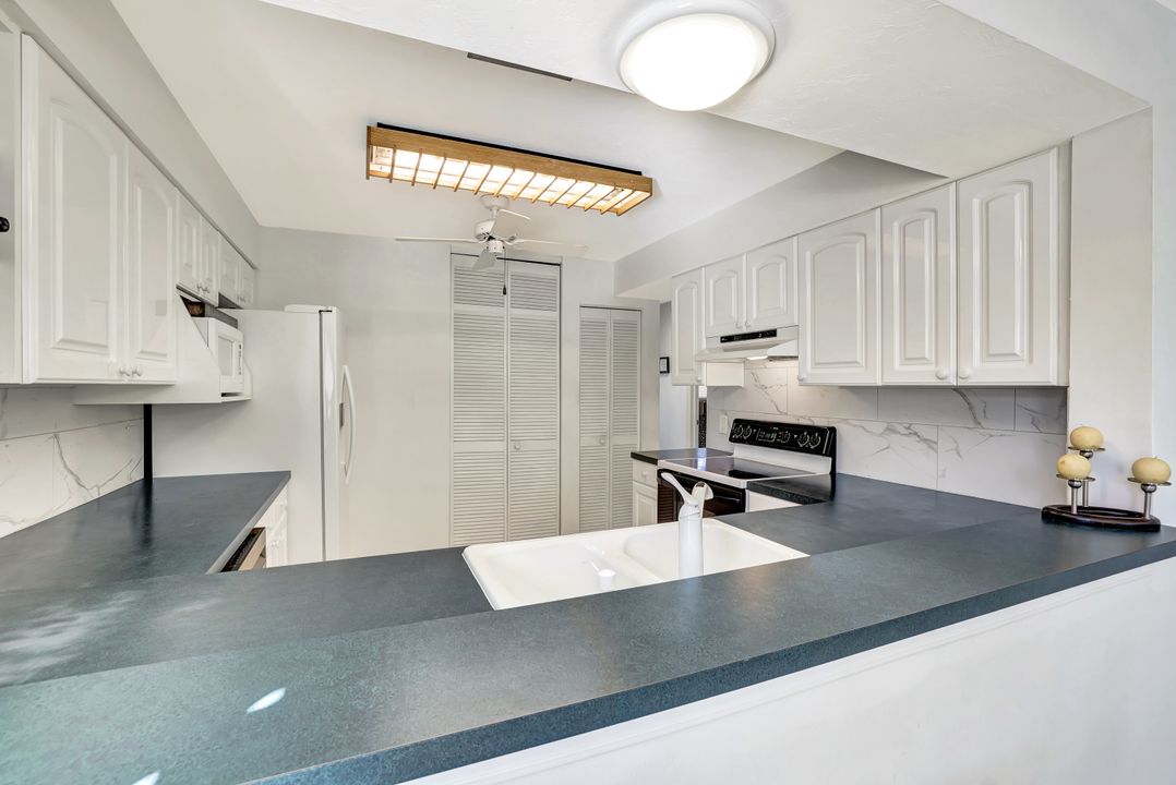 910 Vanderbilt Beach Rd #325, Naples, FL 34108