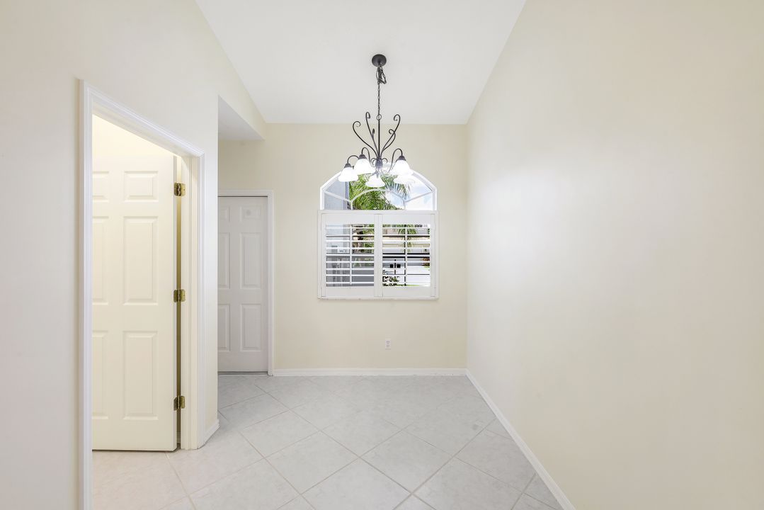 6596 Castlelawn Pl, Naples, FL 34113