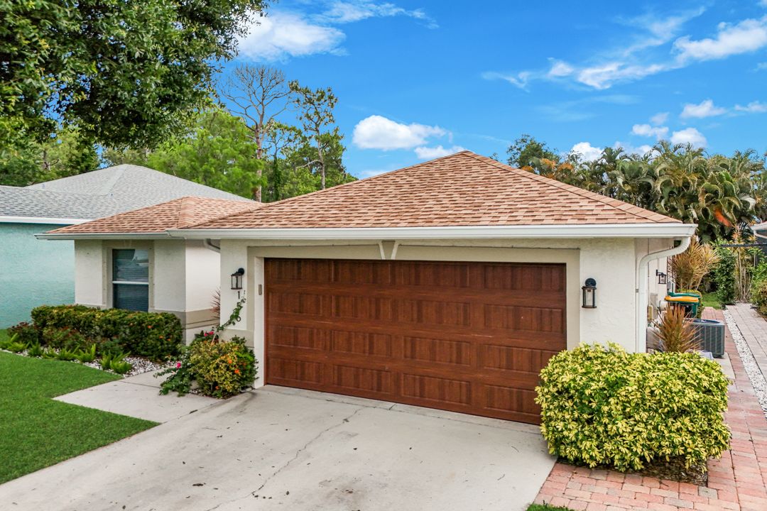 156 Stanhope Cir, Naples, FL 34104