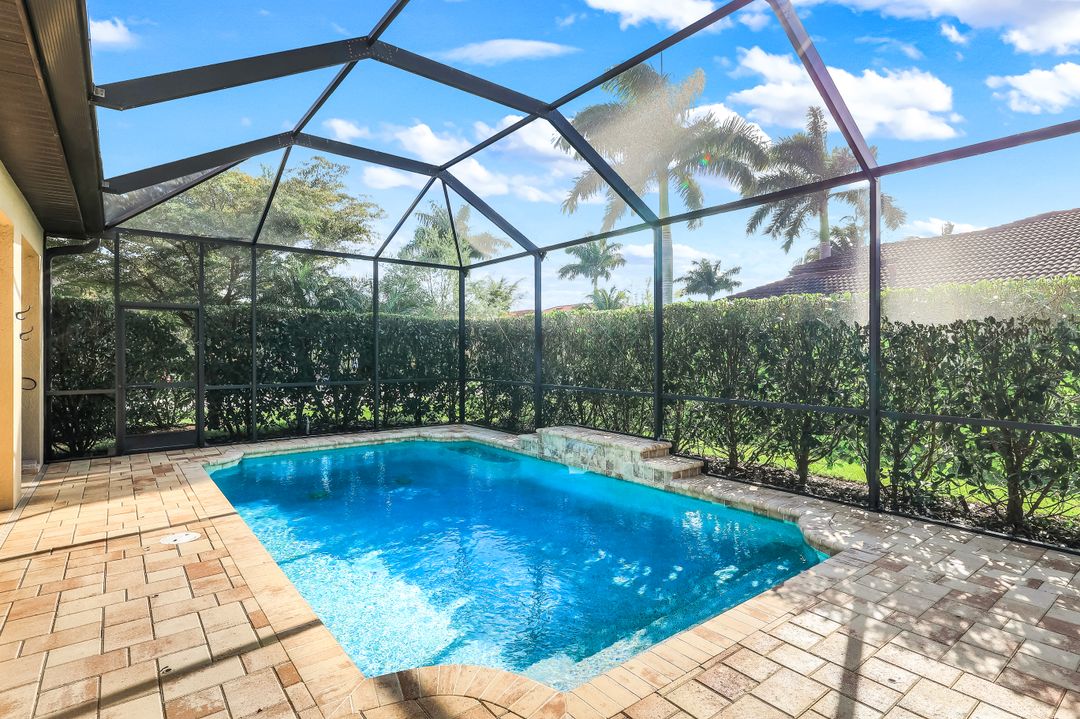 16357 Aberdeen Wy, Naples, FL 34110