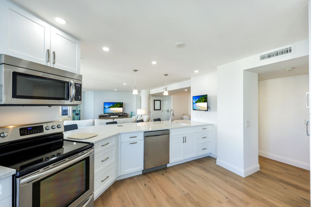 4041 Gulf Shore Blvd N #1505, Naples, FL 34103