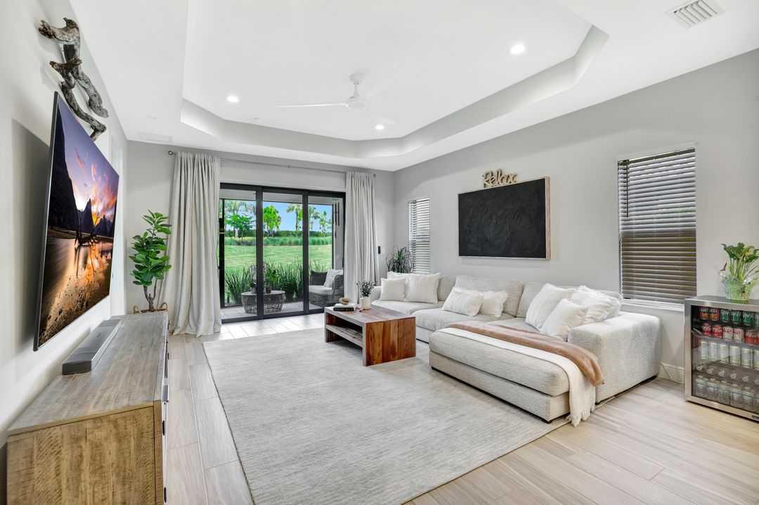 4621 Centaurus Cir, Naples, FL 34120
