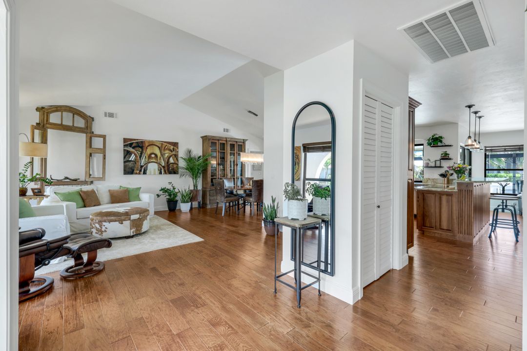 284 Polynesia Ct, Marco Island, FL 34145