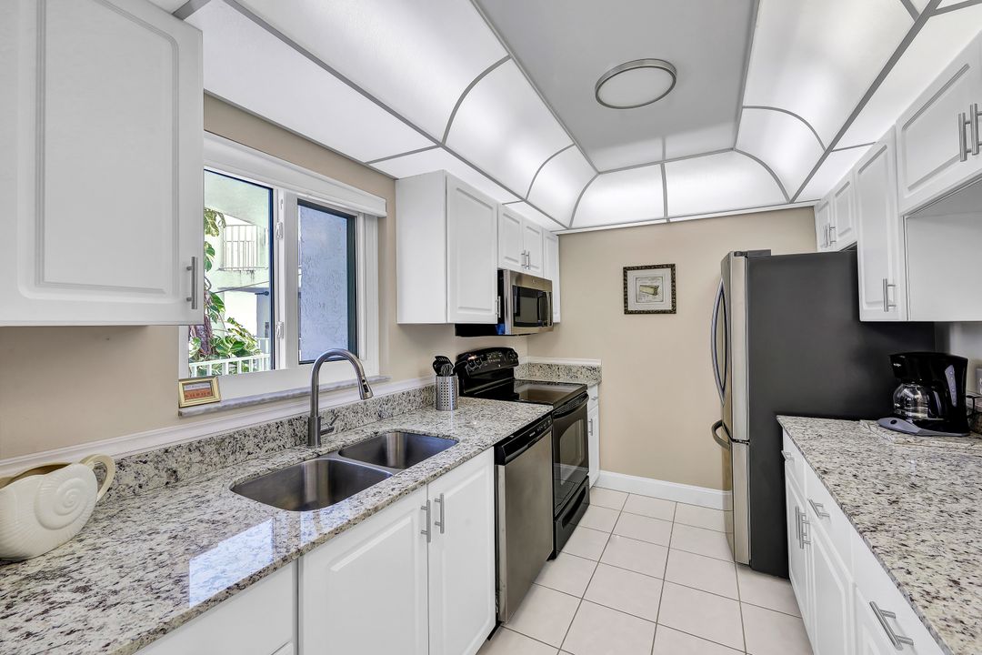 711 W Elkcam Cir #307, Marco Island, FL 34145