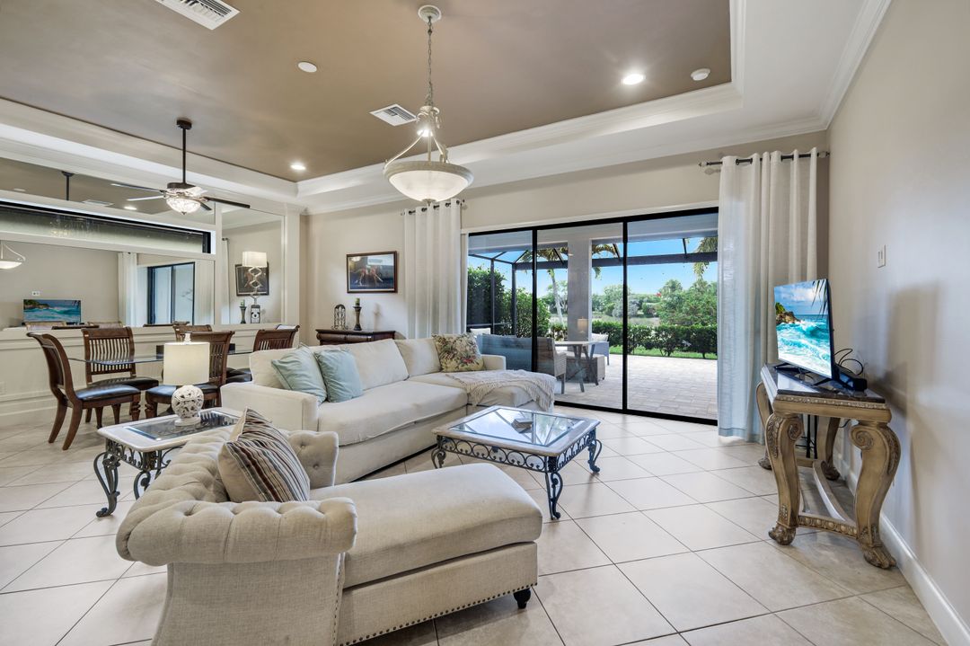 8527 Palacio Terrace N, Naples, FL 34114