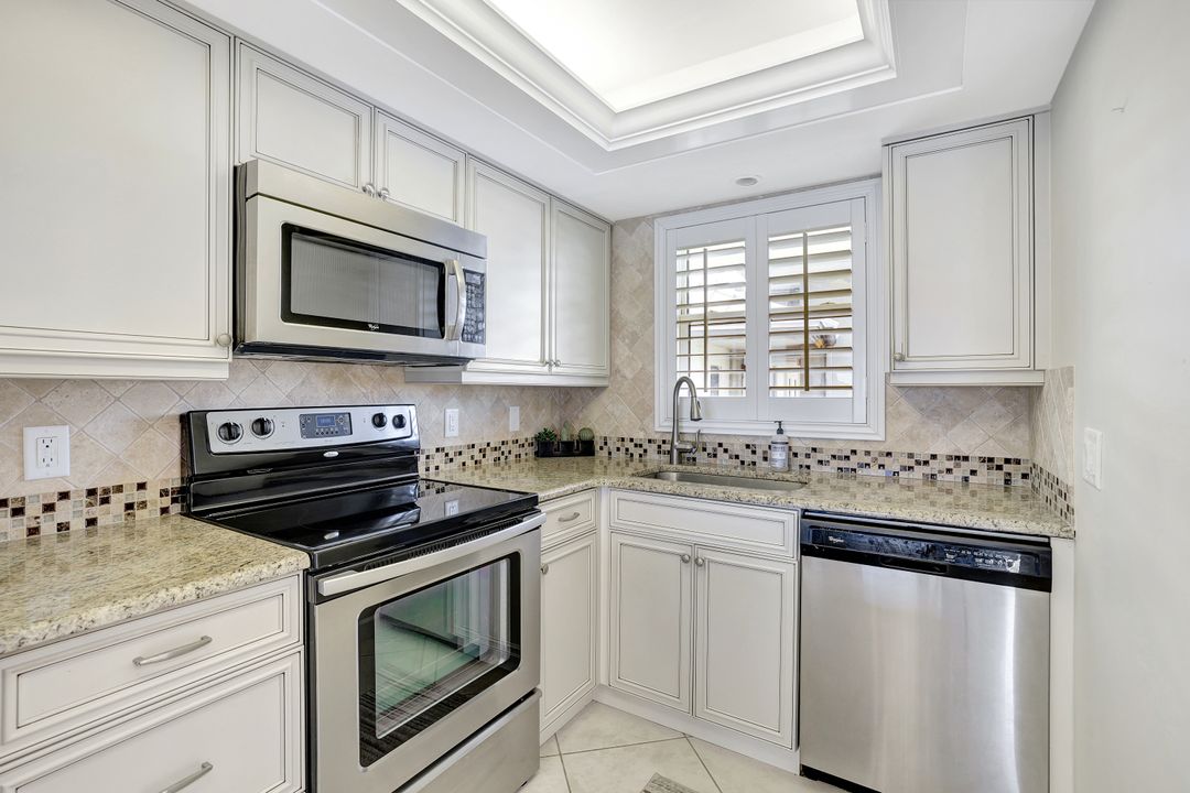 271 Southbay Dr #155, Naples, FL 34108