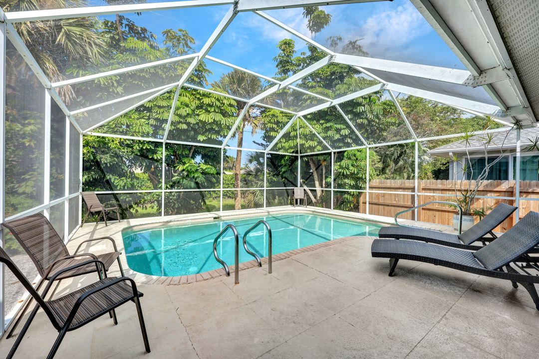 531 91st Ave N, Naples, FL 34108