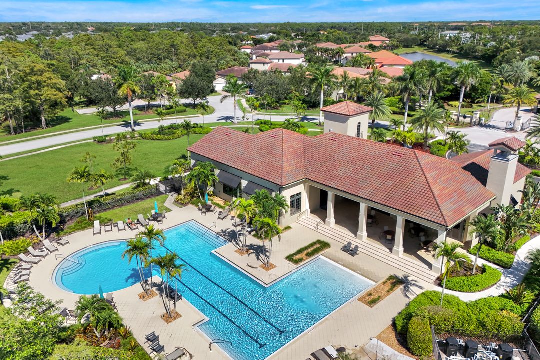 4264 Raffia Palm Cir, Naples, FL 34119