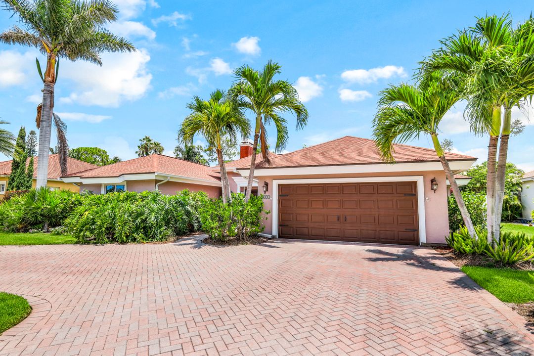 5057 Berkeley Dr, Naples, FL 34112