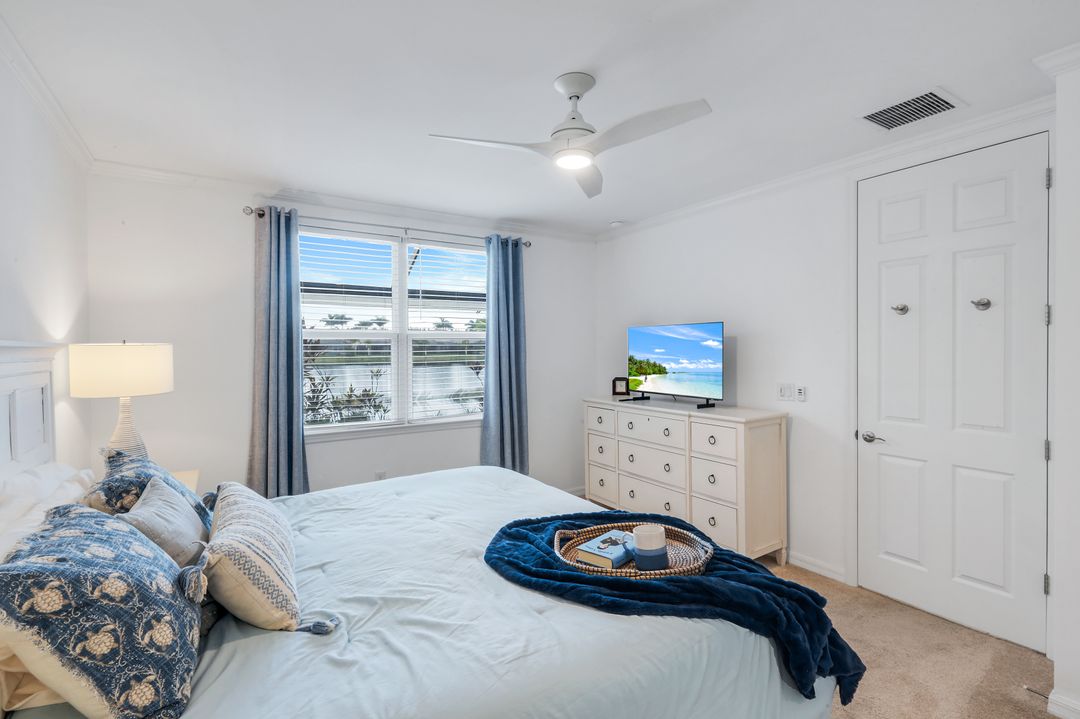 14795 Edgewater Cir, Naples, FL 34114