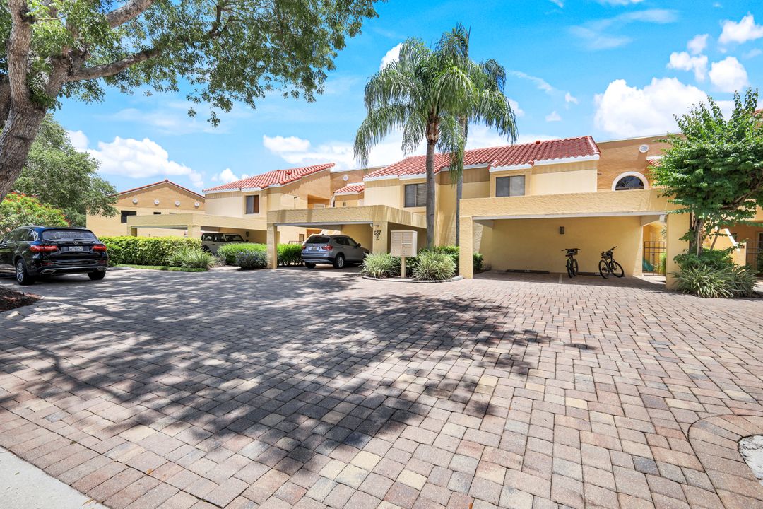 637 Beachwalk Cir #E-203, Naples, FL 34108