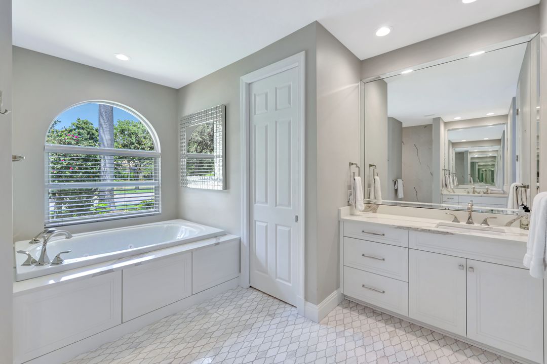 9833 Clear Lake Cir, Naples, FL 34109