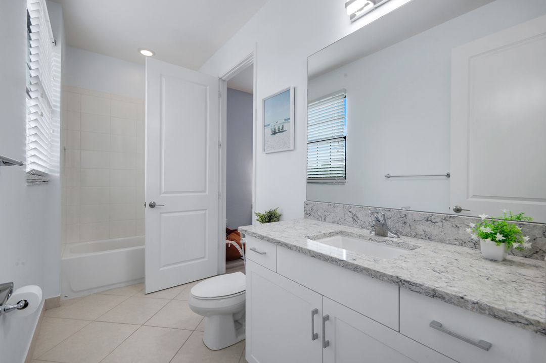 4500 Aurora St, Naples, FL 34119