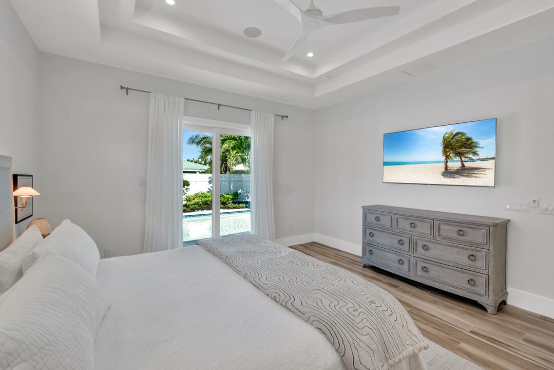 553 106th Ave N, Naples, FL 34108