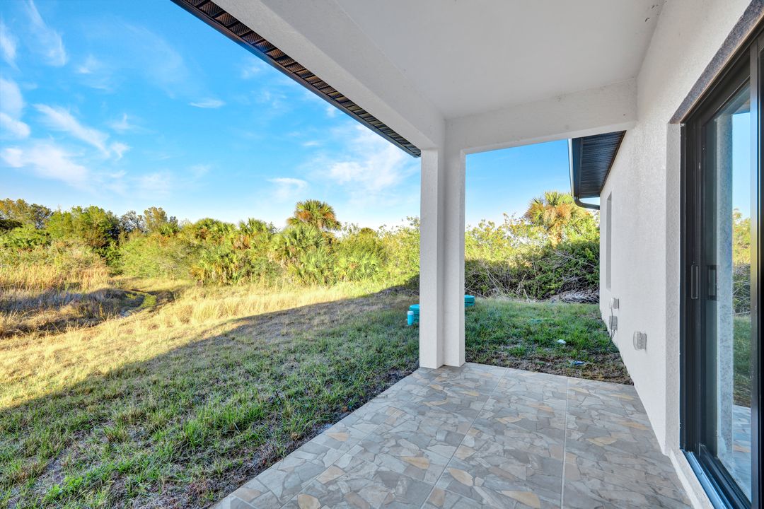 1237 Hillcrest St E, Lehigh Acres, FL 33974