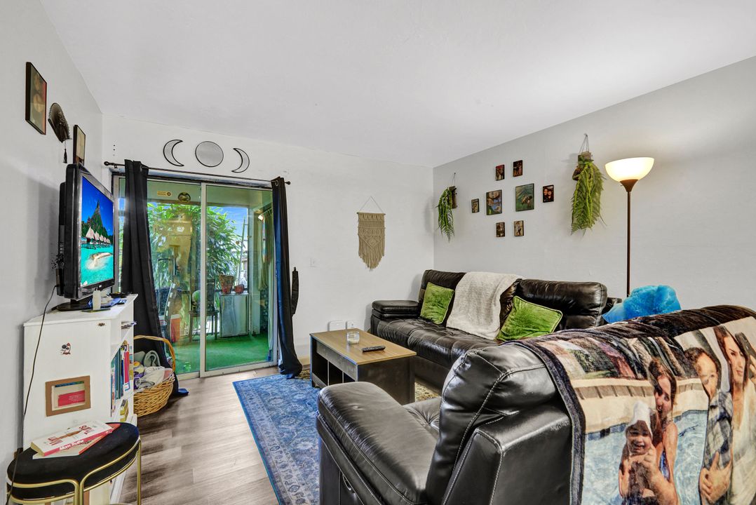 225 Cape Coral Pkwy E, Cape Coral, FL 33904