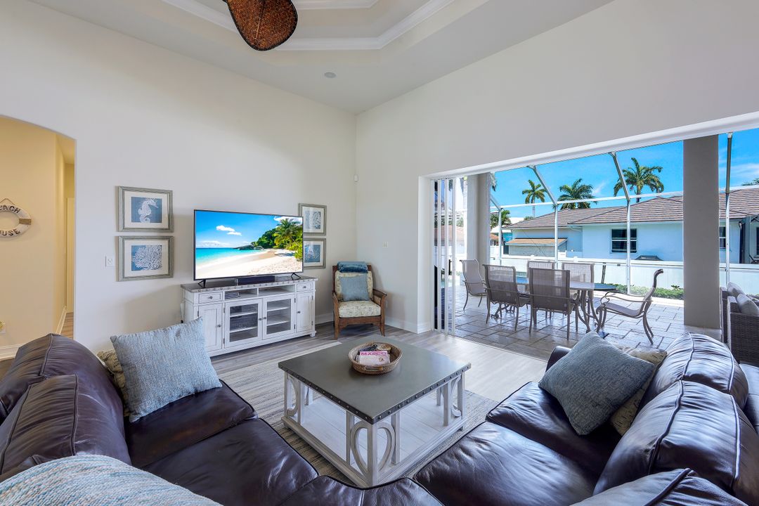 910 Montego Ct, Marco Island, FL 34145