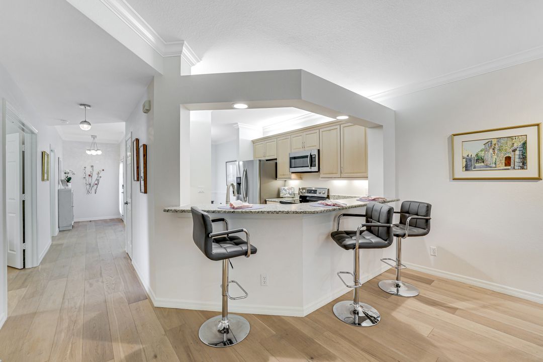 7092 Barrington Cir #102, Naples, FL 34108