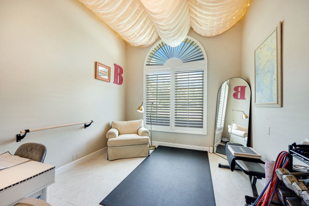 7998 Beaumont Ct, Naples, FL 34109