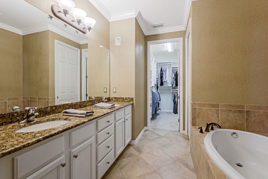 8949 Malibu St #302, Naples, FL 34113