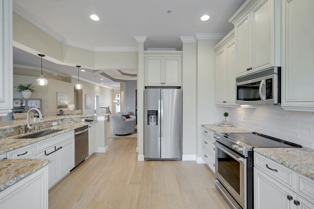 9201 Quartz Ln #201, Naples, FL 34120