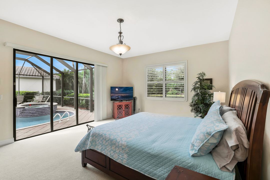 981 Tivoli Ct, Naples, FL 34104