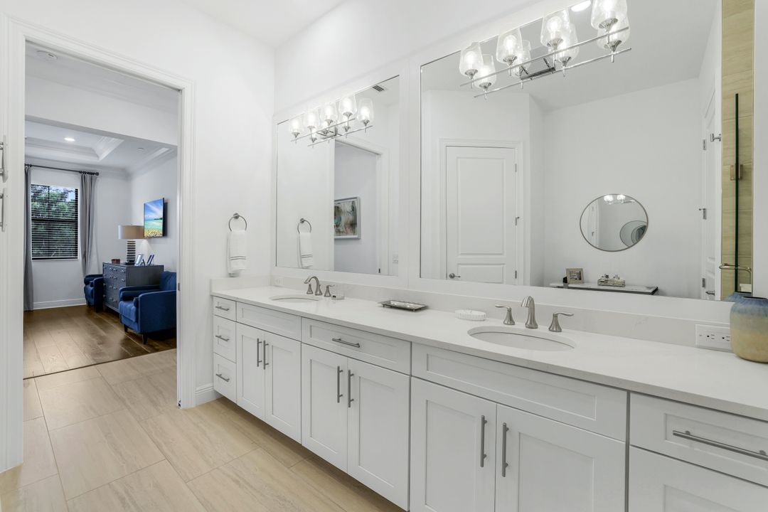 16374 Viansa Wy #302, Naples, FL 34110
