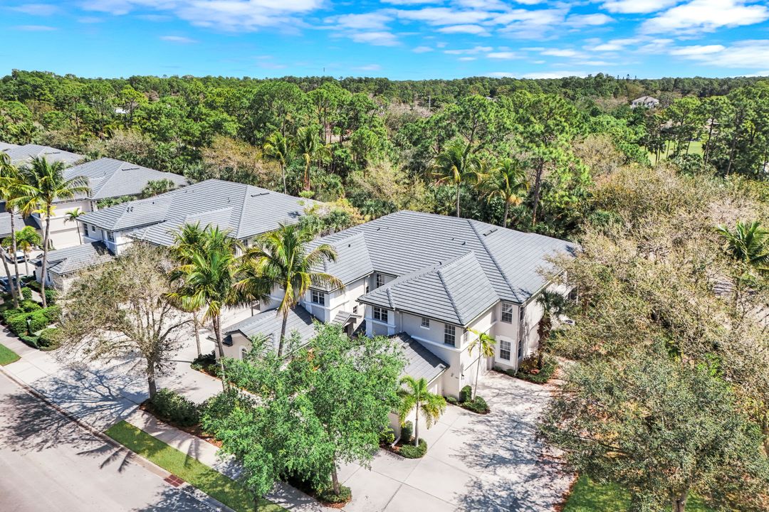 2040 Tarpon Bay Dr N #201, Naples, FL 34119