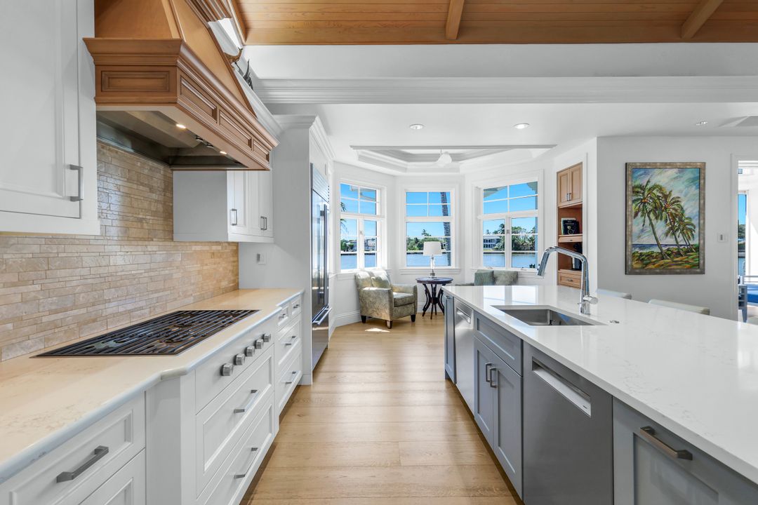 400 Springline Dr, Naples, FL 34102