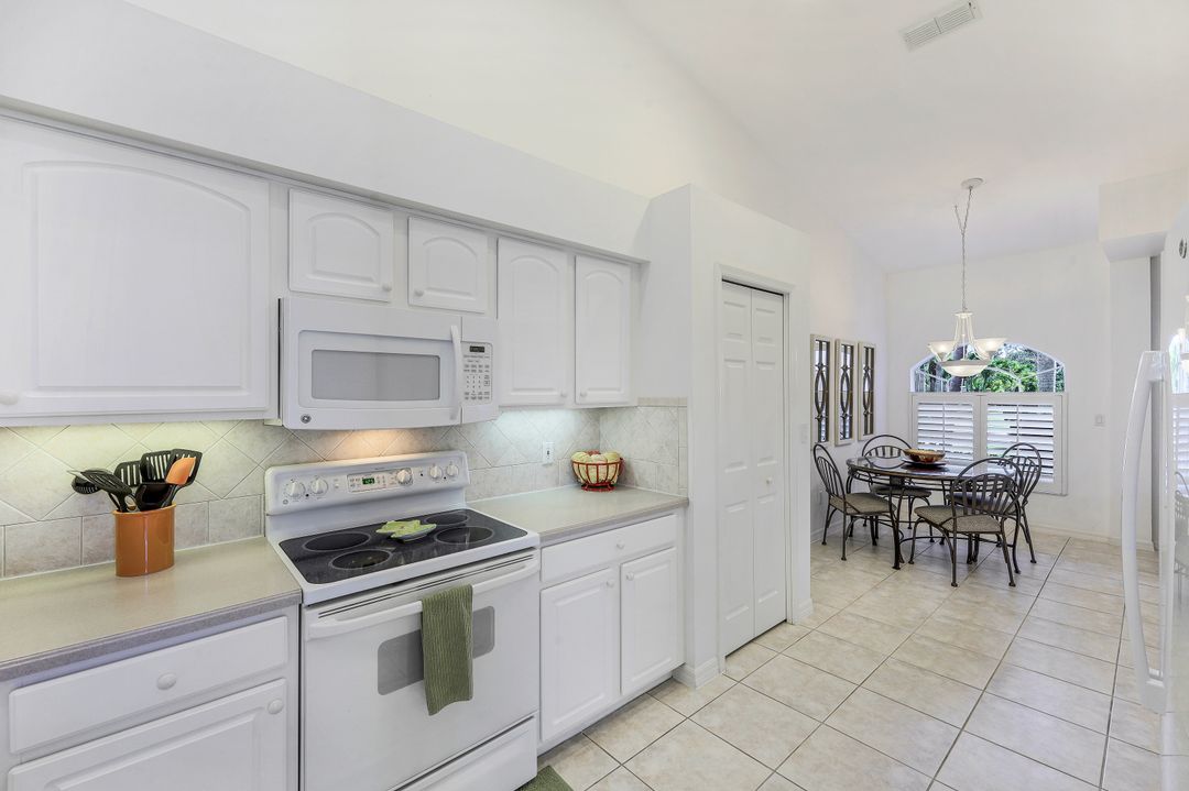 6721 Calumet Dr, Naples, FL 34113