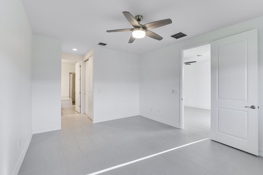 7918 Bristol Cir, Naples, FL 34120