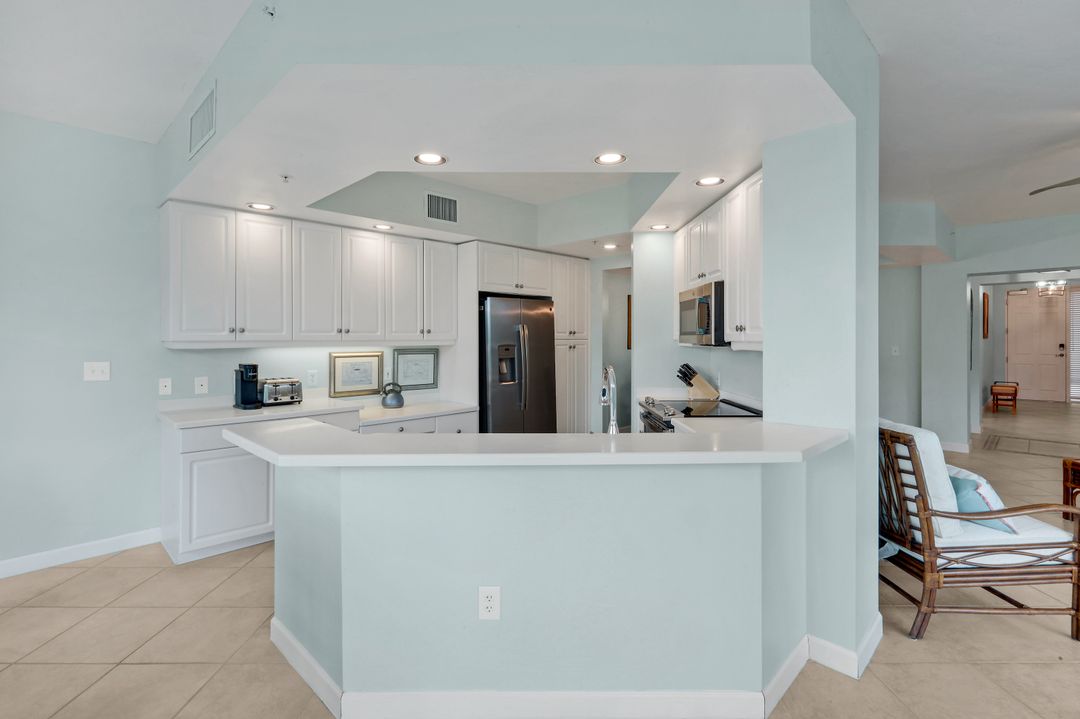300 Dunes Blvd #203, Naples, FL 34110