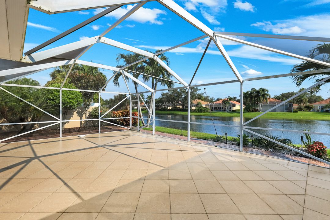 5808 Drummond Way, Naples, FL 34119