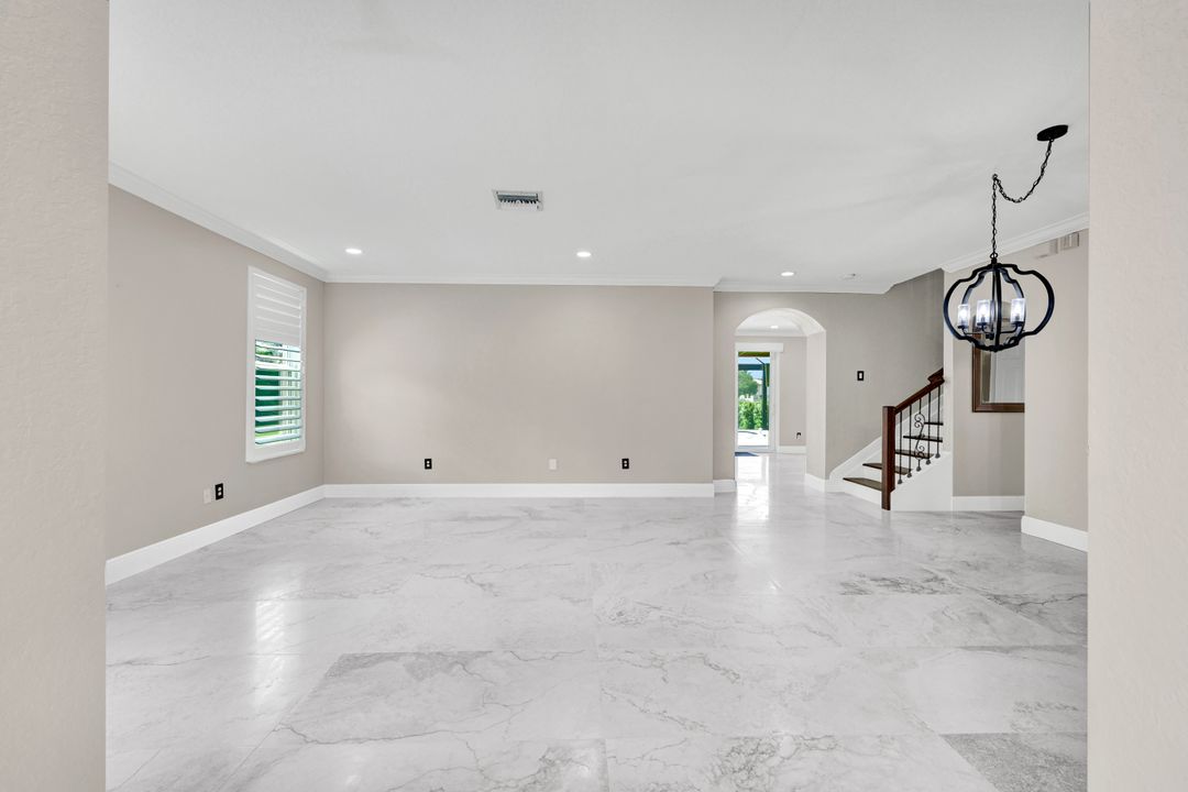 1764 Birdie Dr, Naples, FL 34120