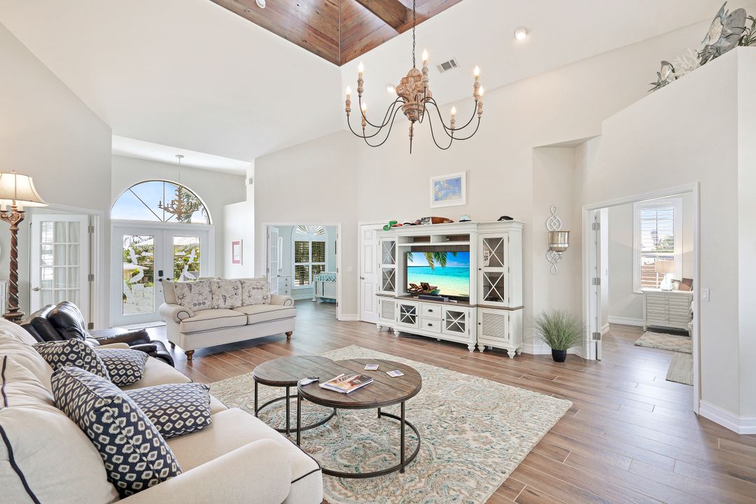 418 Panay Ave, Naples, FL 34113