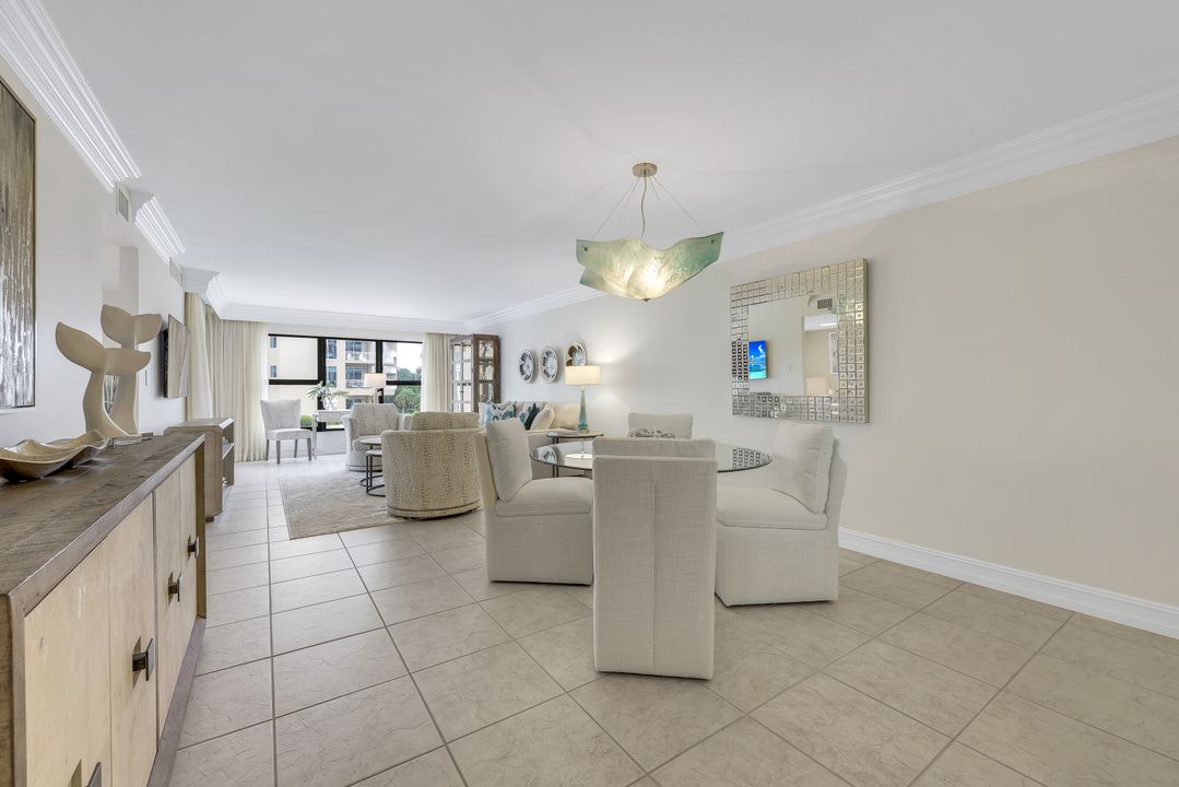 4451 Gulf Shore Blvd N #406, Naples, FL 34103