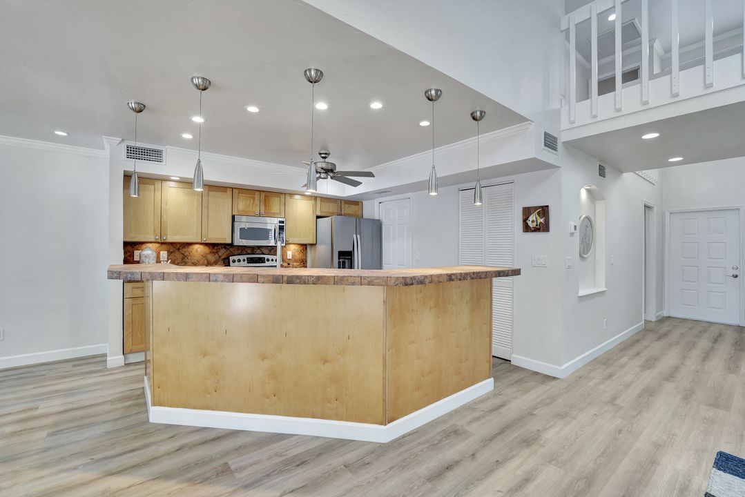206 Woodshire Ln, Naples, FL 34105