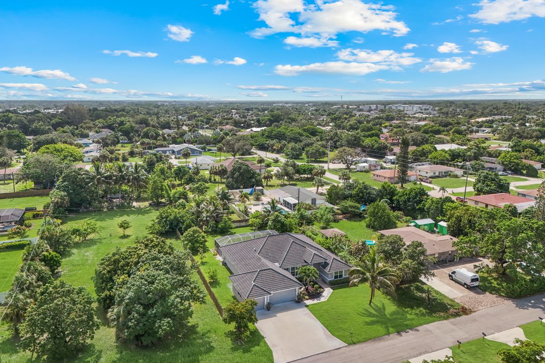 27741 Roslin Dr, Bonita Springs, FL 34135