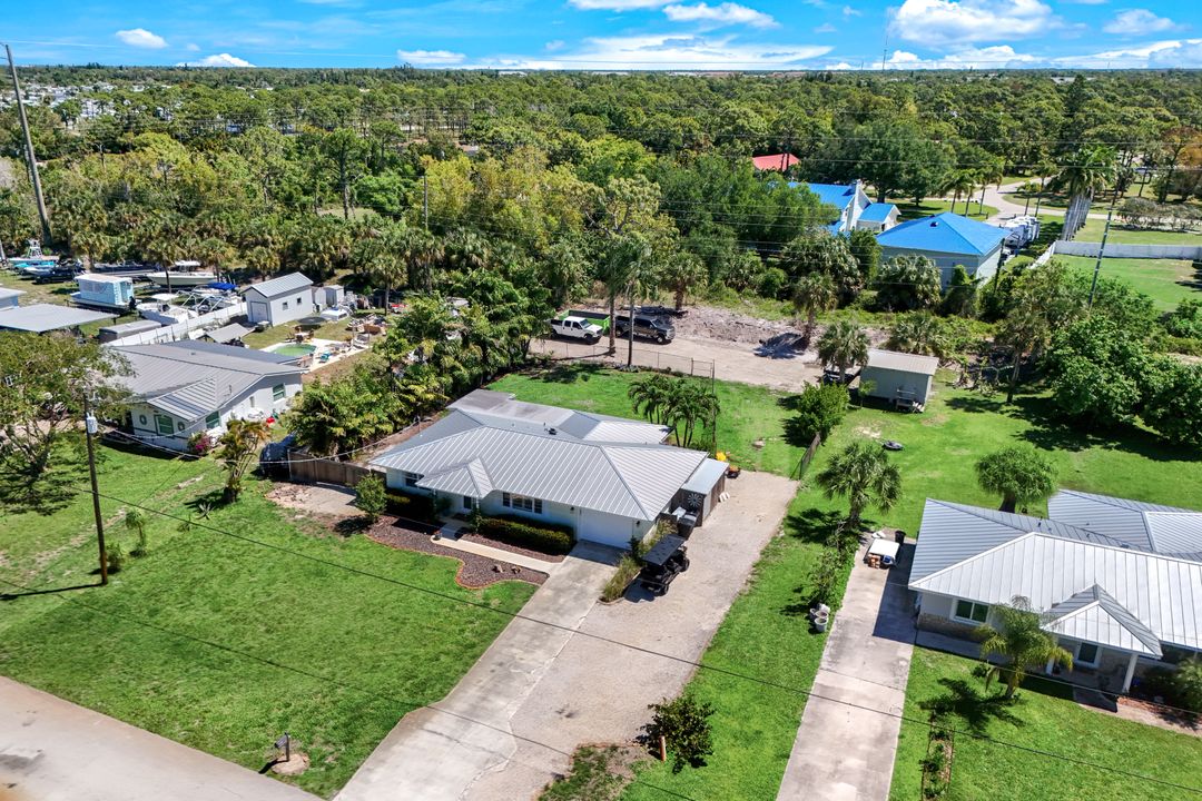 20621 Pine Tree Ln, Estero, FL 33928