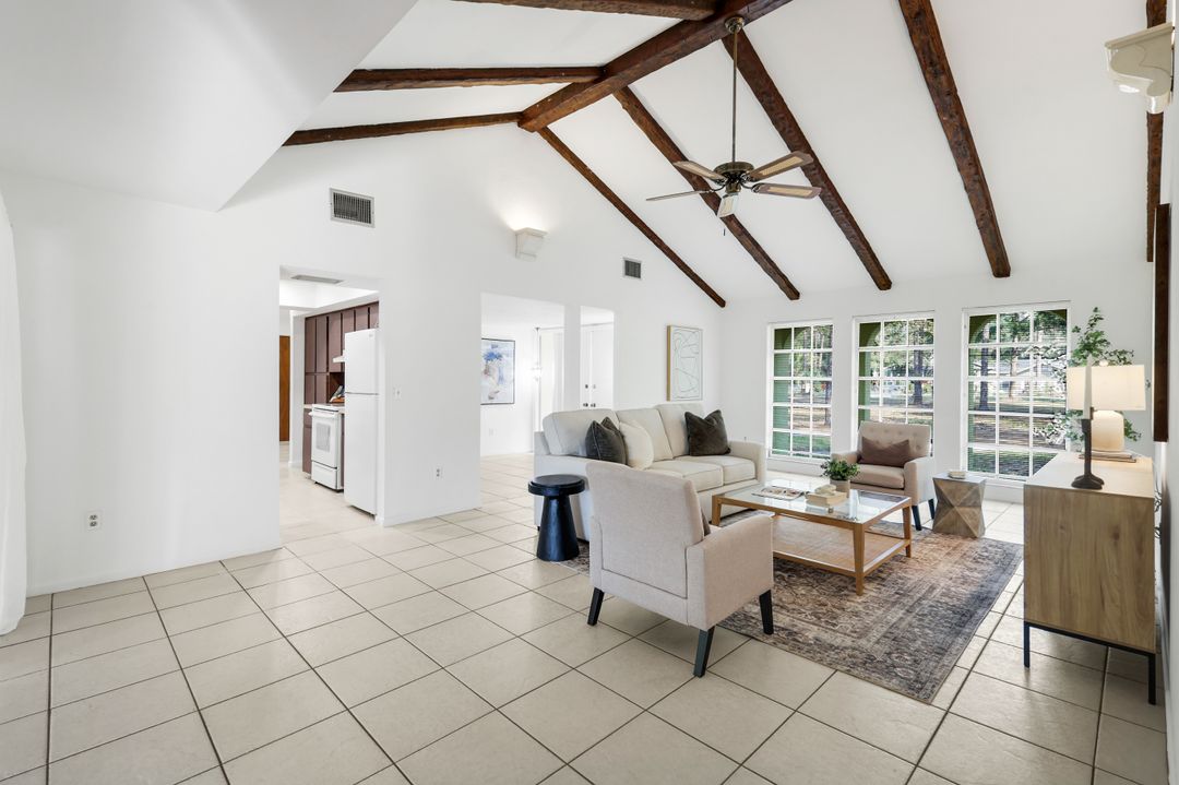 525 Weber Blvd N, Naples, FL 34120