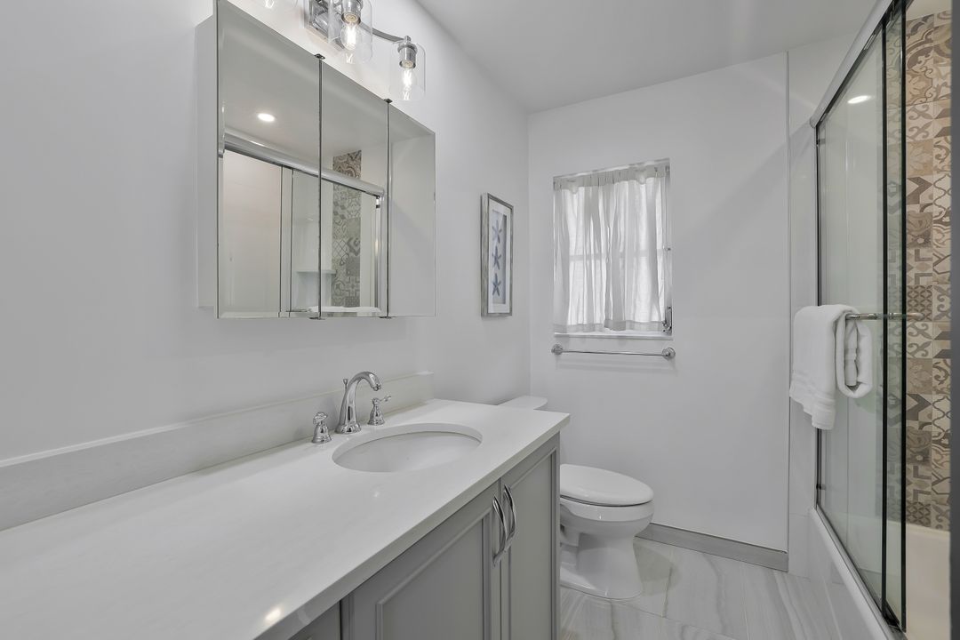 854 101st Ave N, Naples, FL 34108