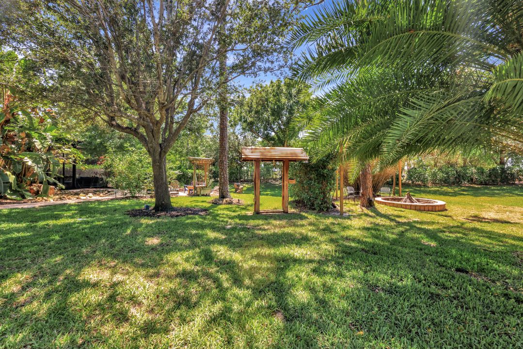 1817 Piccadilly Cir, Cape Coral, FL 33991