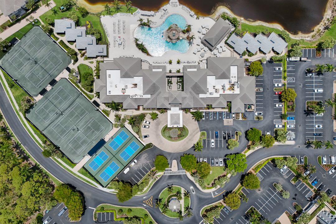 315 Dunes Blvd #707, Naples, FL 34110