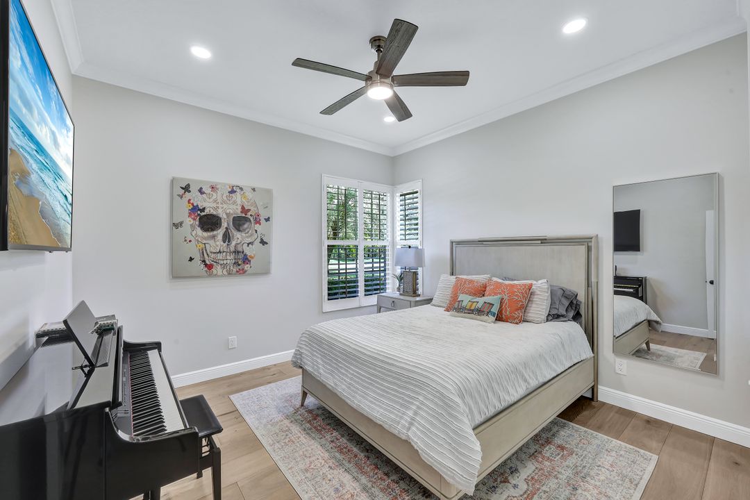 4624 Pond Apple Dr N, Naples, FL 34119