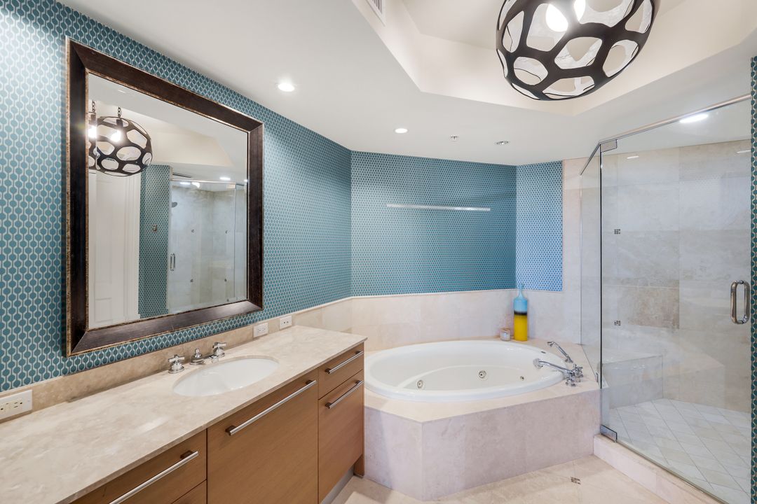 13675 Vanderbilt Dr #406, Naples, FL 34110