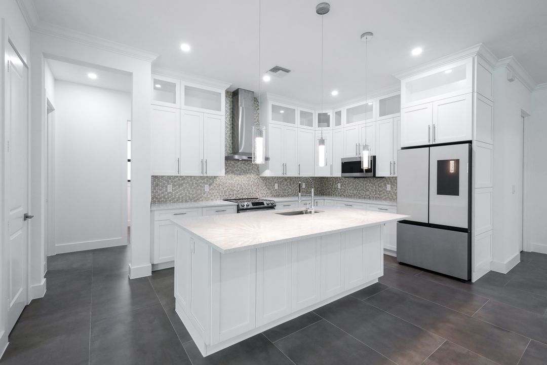 834 Wilson Blvd N, Naples, FL 34120