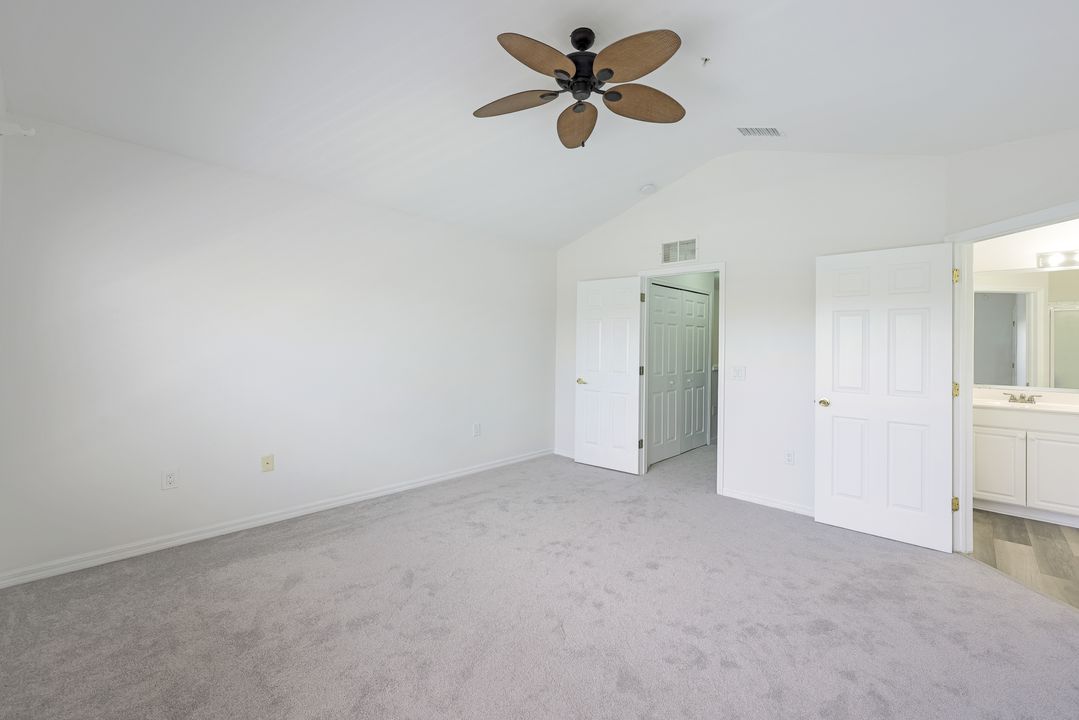 1152 Oxford Ln, Naples, FL 34105