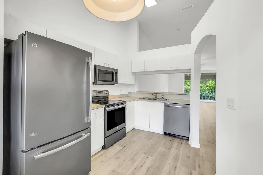 6635 Huntington Lakes Cir #202, Naples, FL 34119