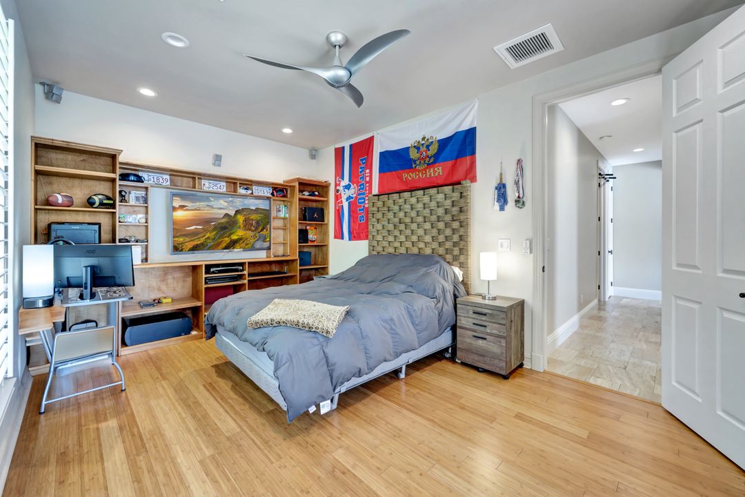 9833 Clear Lake Cir, Naples, FL 34109